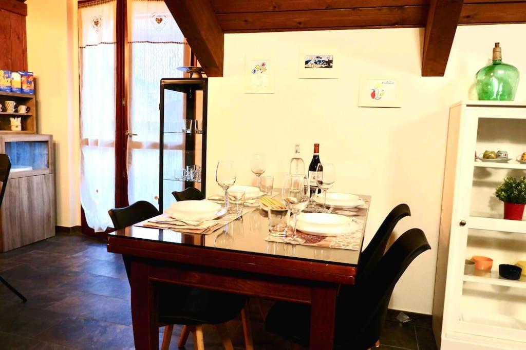 Attico Nel Cuore Delle Langhe - Free Parking Wi-Fi E Ac Alba  Bagian luar foto